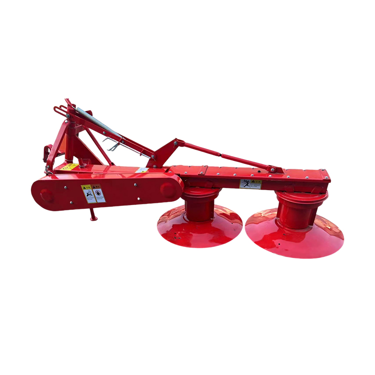 Cortacésped de heno montado en el tractor